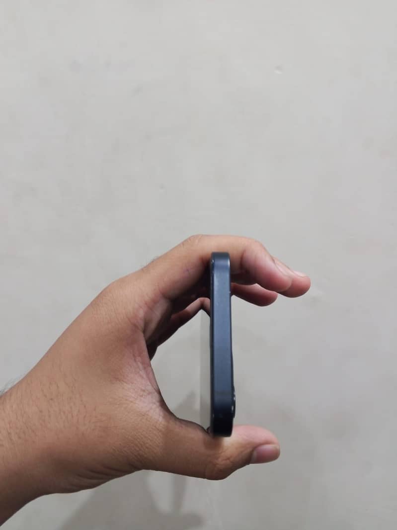 Apple iPhone 12 4