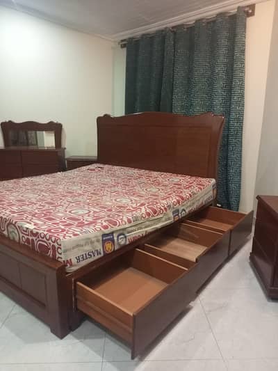 Shesham brand new bed set