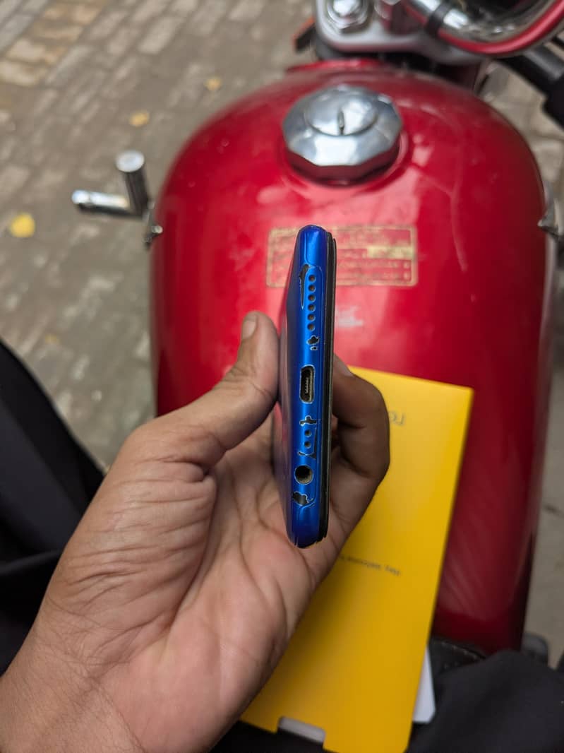 Realme C2 4