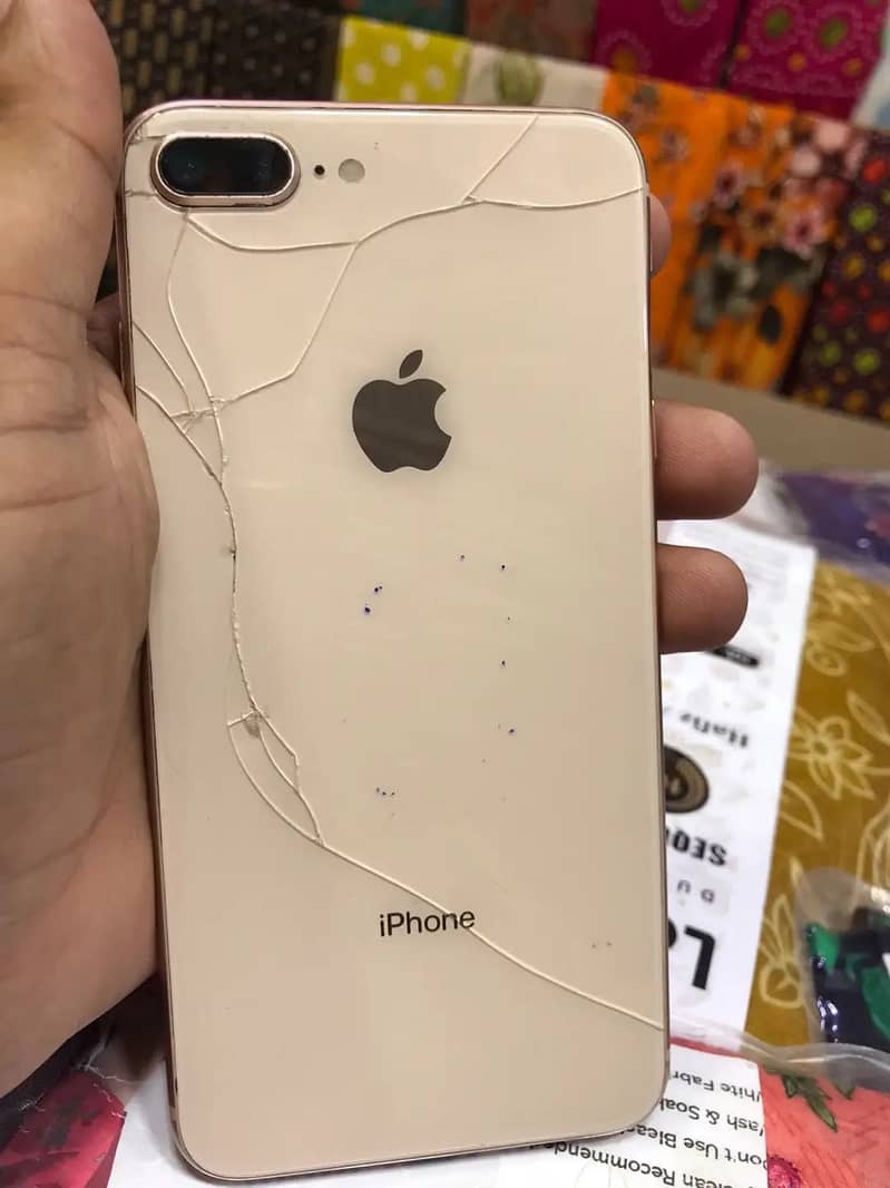 Apple iPhone 8 Plus 1
