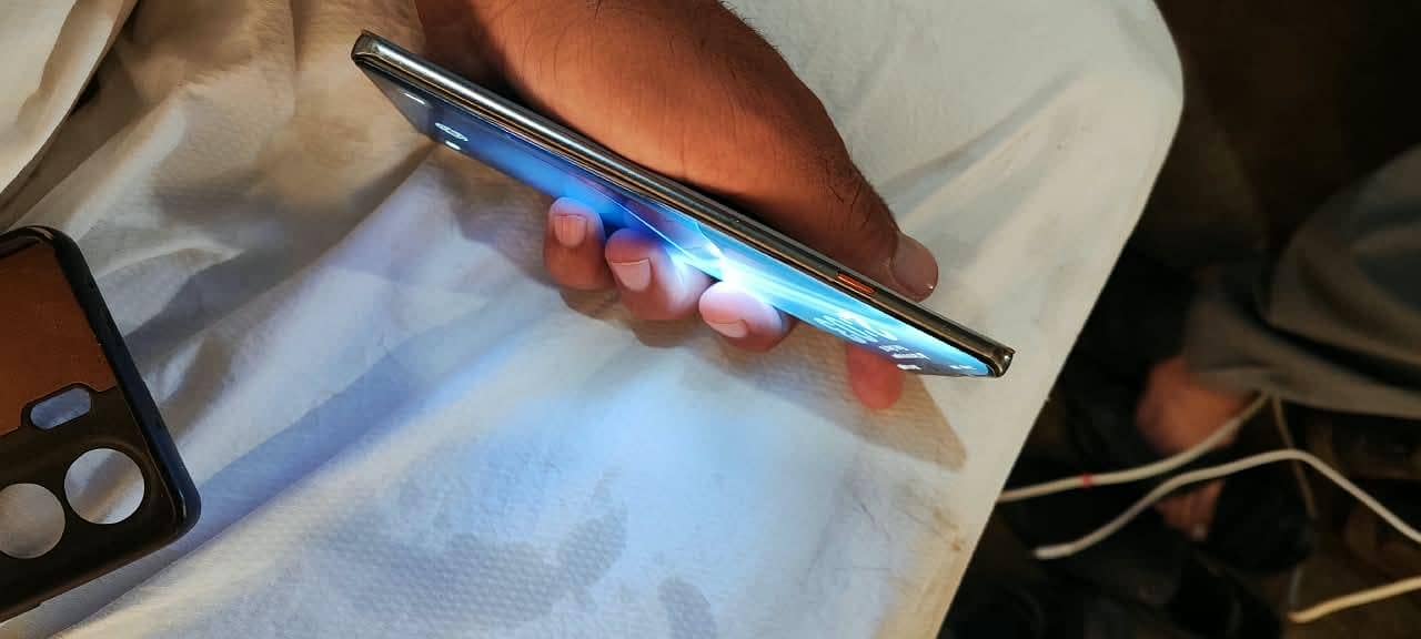 Tecno CAMON 40 Pro complete box 2