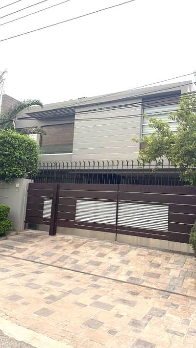 One Kanal Slightly Used Ultra Modern Designer Owner Build Bungalow For Sale At Prime Location Of DHA Lahore Near To Park Masjid & Commercial Market.