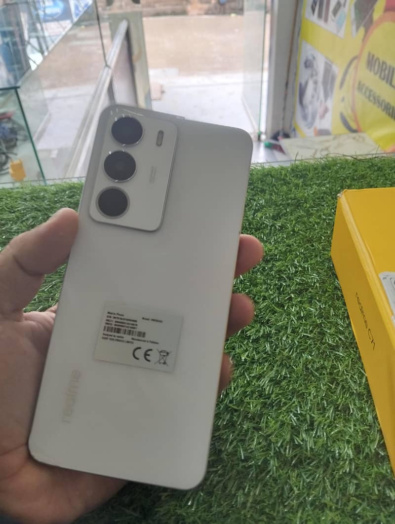 Realme C71 3
