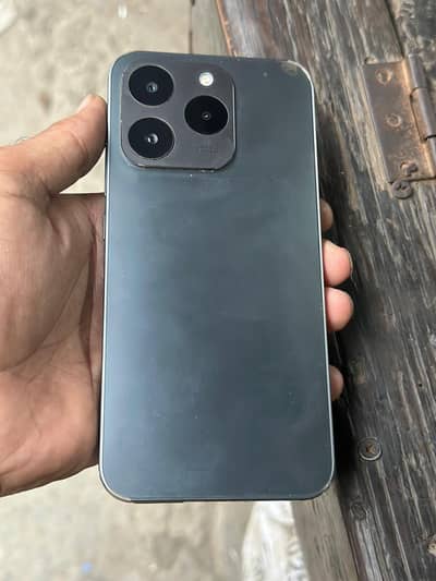 Realme 15t.  (8/256)