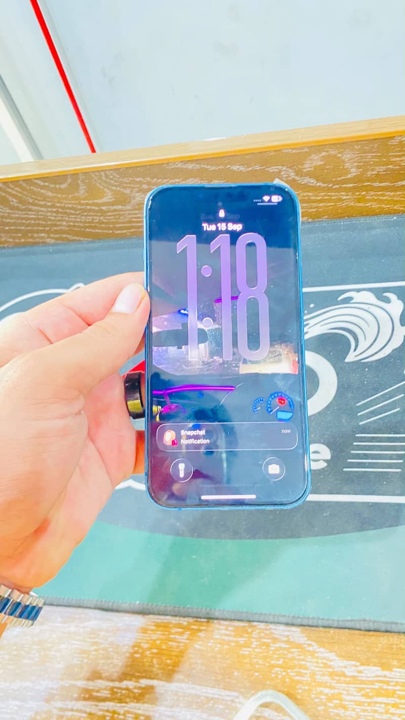 Apple iPhone 13 8