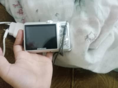 Samsung ka camera hai