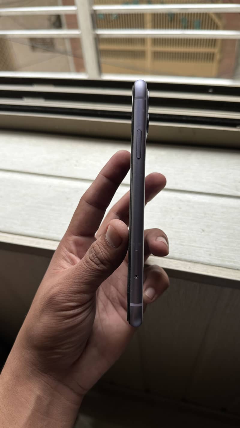 Apple iPhone 11 3