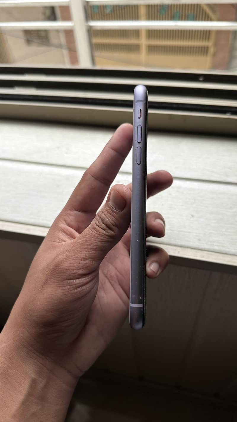 Apple iPhone 11 4
