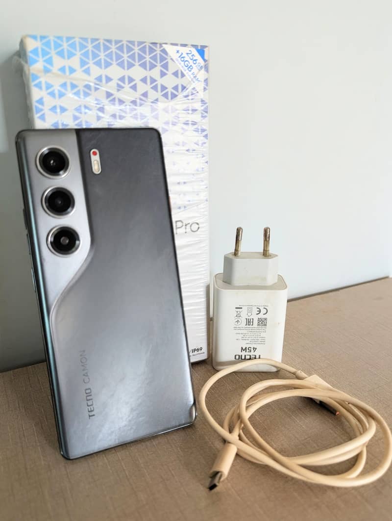 Tecno CAMON 40 Pro 0