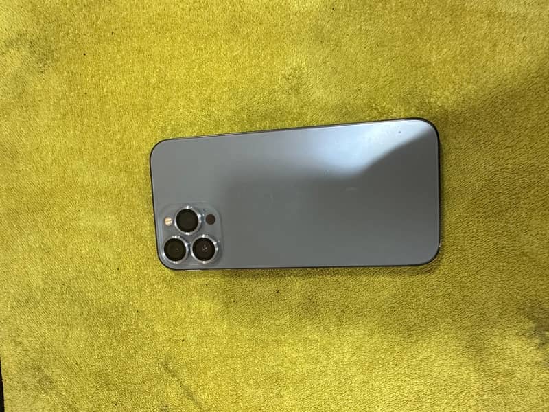 Apple iPhone 13 Pro Max 4