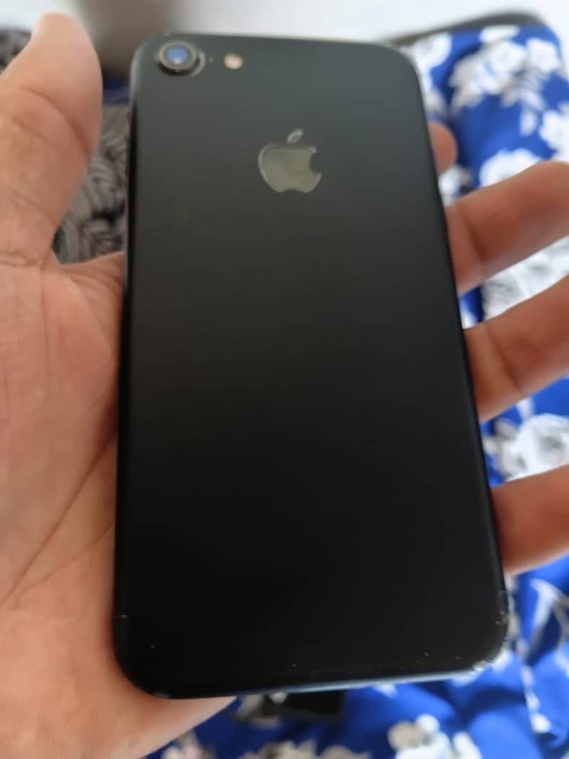 Apple iPhone 7 1