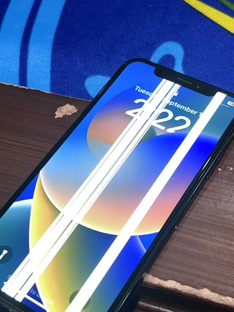 Apple iPhone X 4