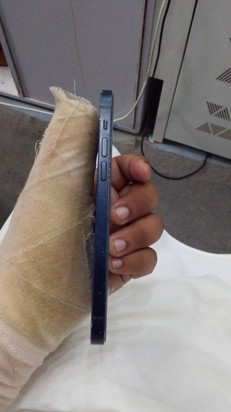 Apple iPhone 12 1
