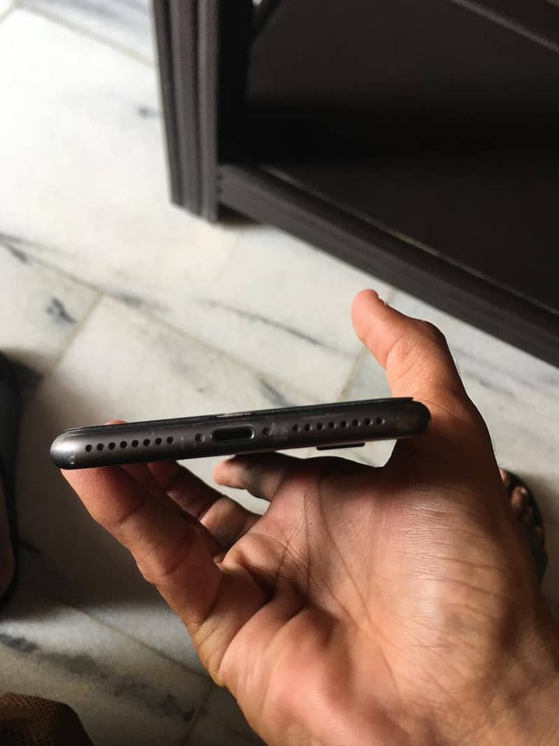 Apple iPhone 8 Plus 0