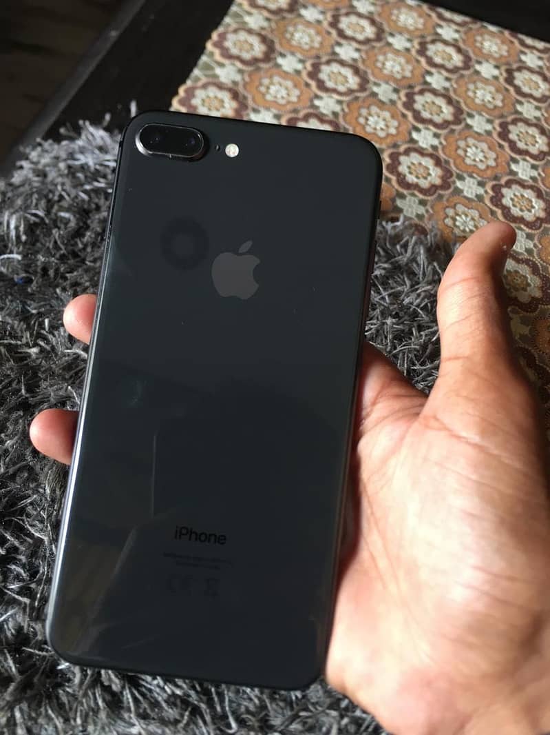 Apple iPhone 8 Plus 3