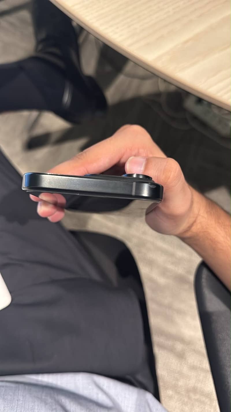 Apple iPhone 16 Pro 0
