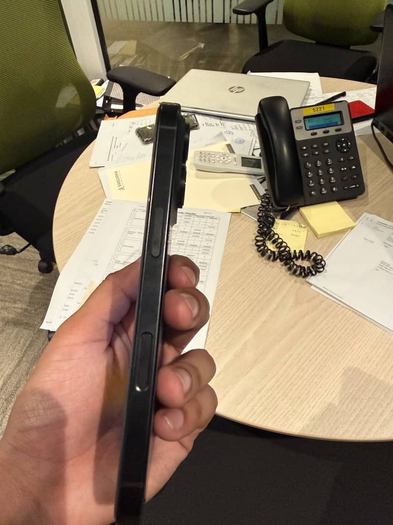 Apple iPhone 16 Pro 3