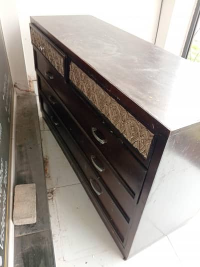 Used Dressing table for sale made with solid wood