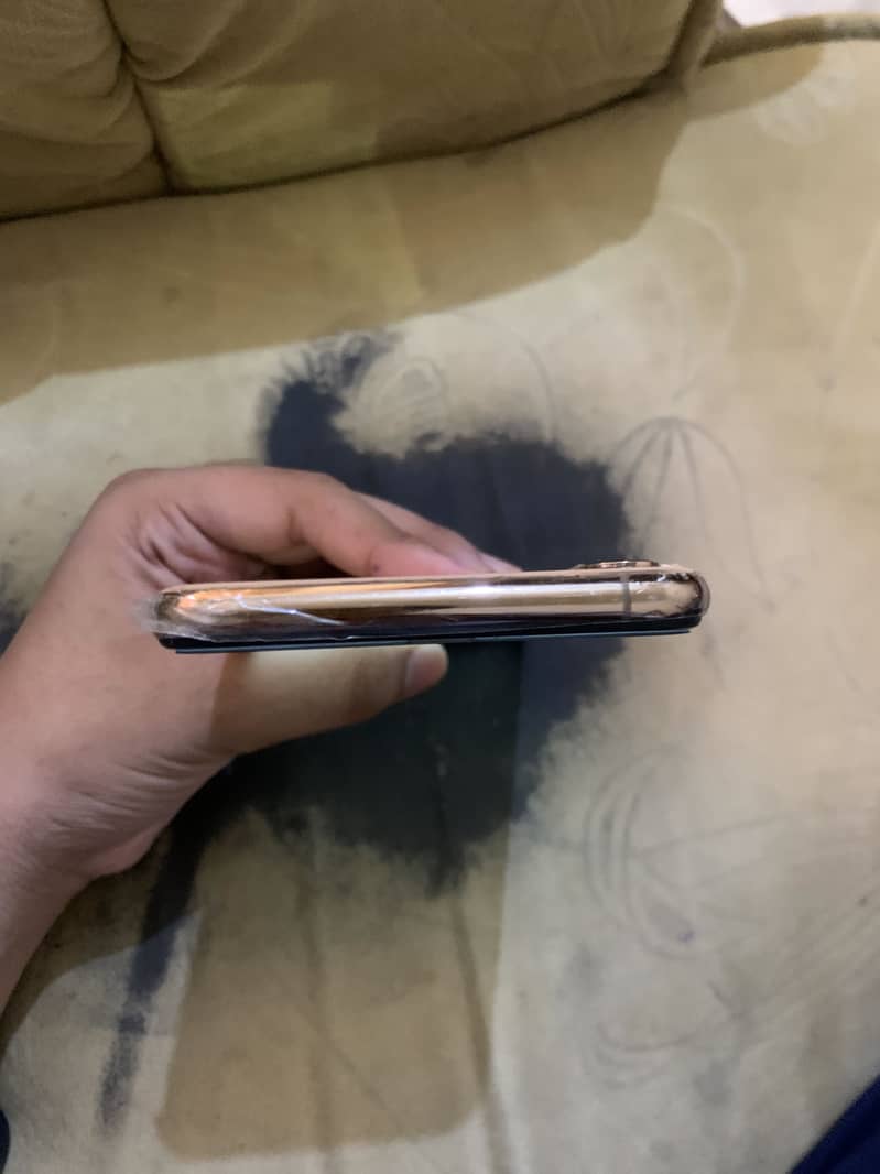 Apple iPhone XS Max 6