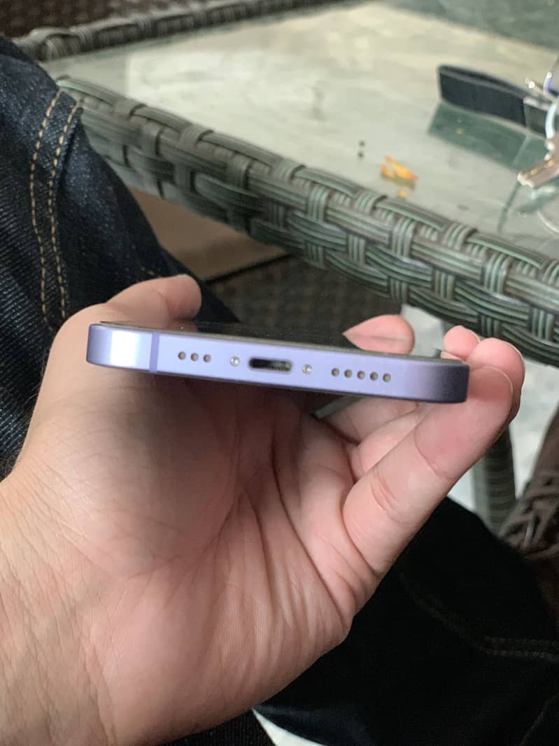 Apple iPhone 12 4