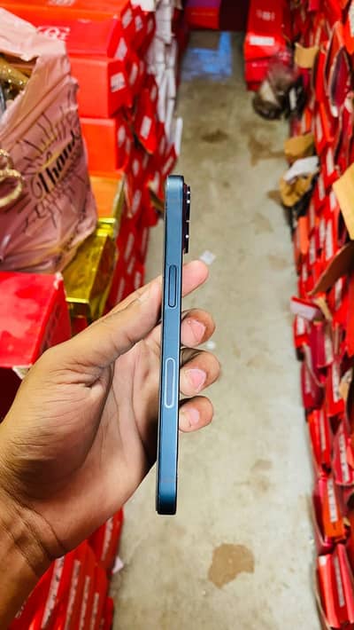 Apple iPhone 13