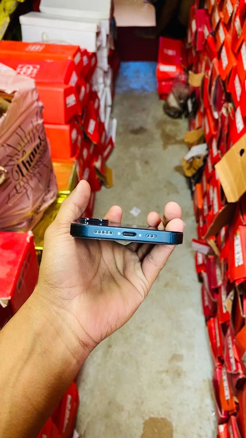 Apple iPhone 13 2