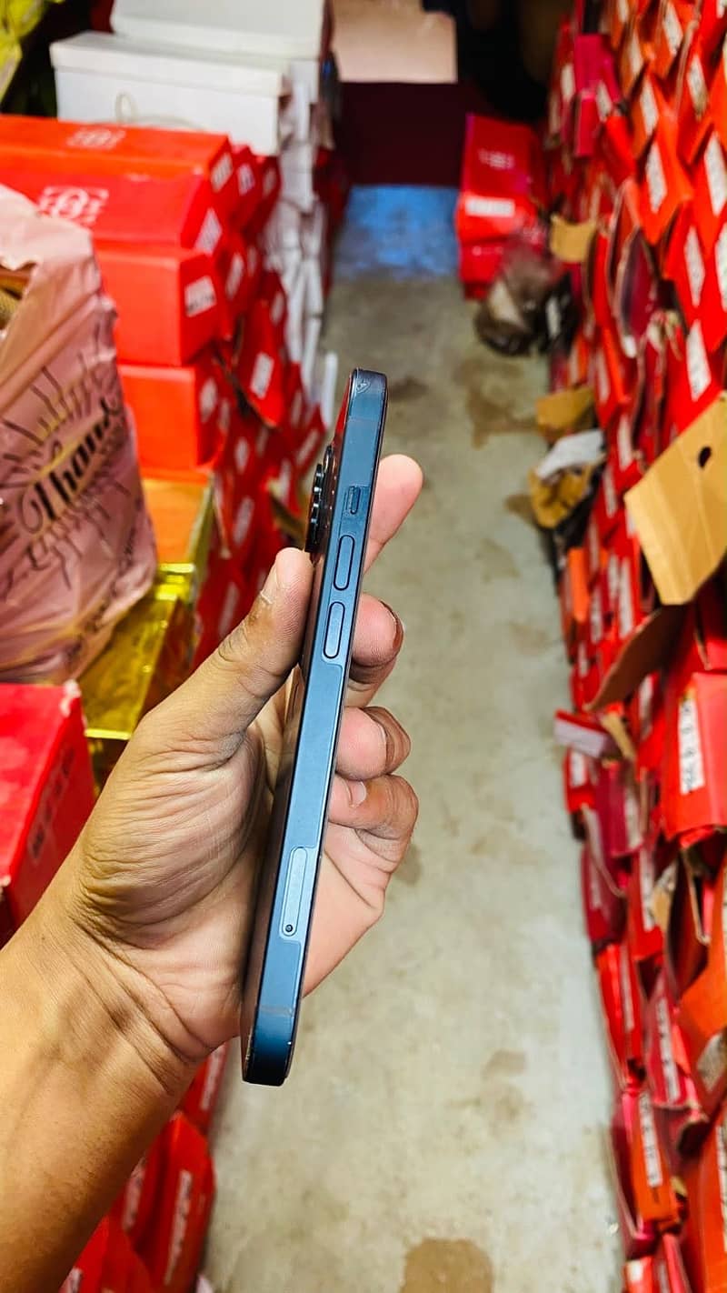Apple iPhone 13 4