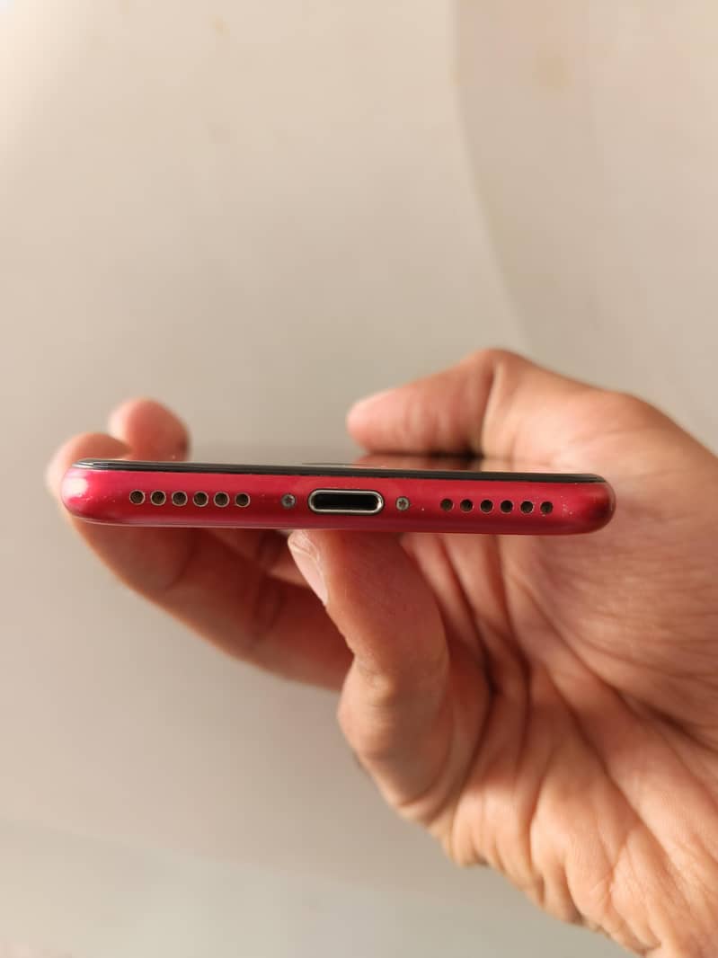 Apple iPhone SE 2 4