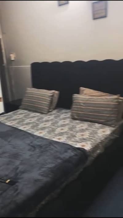 Im selling brand new bed 2 sofa chair 1 table 2 side table and matress