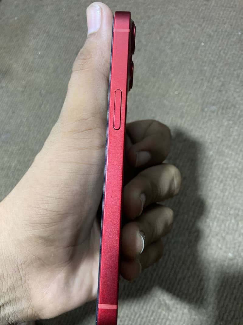 iPhone 13 4