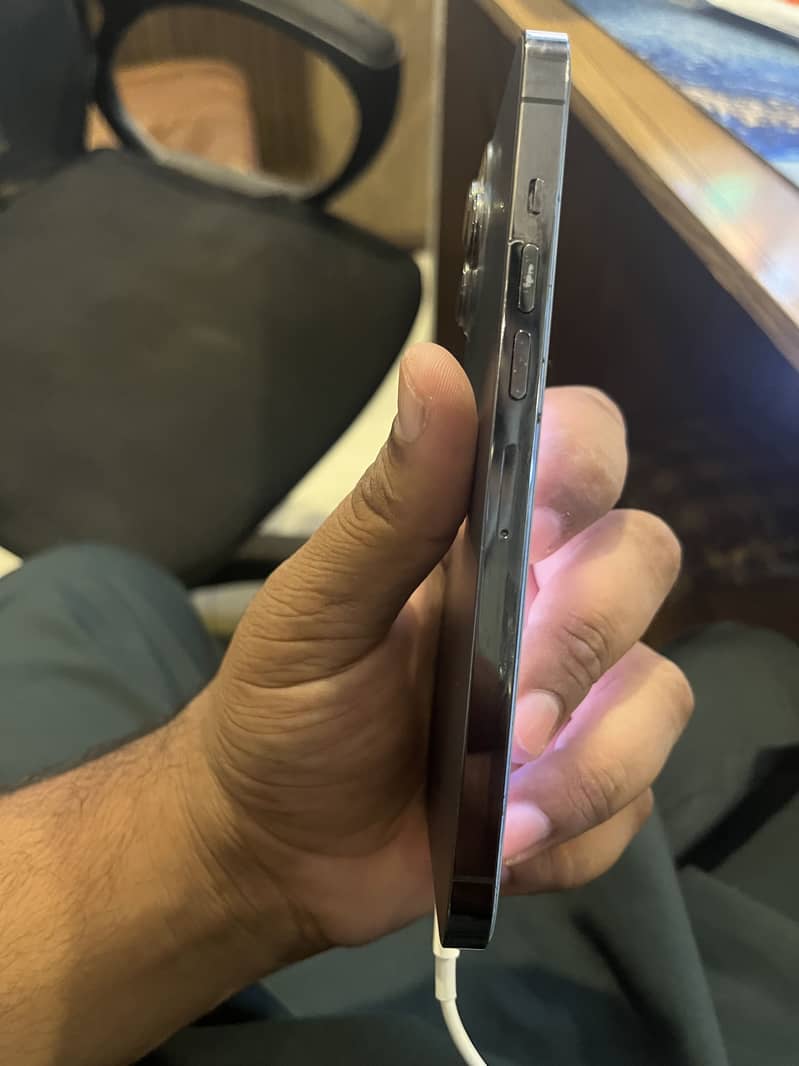 Apple iPhone 13 Pro Max 2