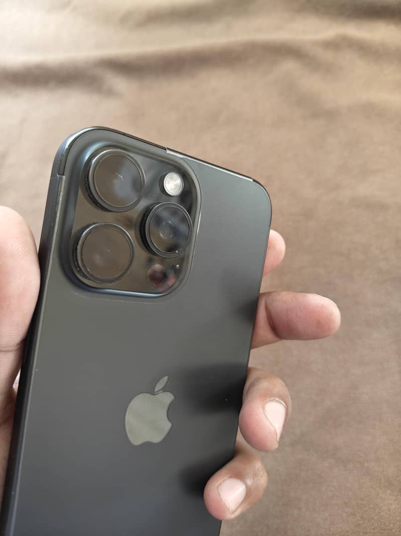Apple iPhone 15 Pro Max 1