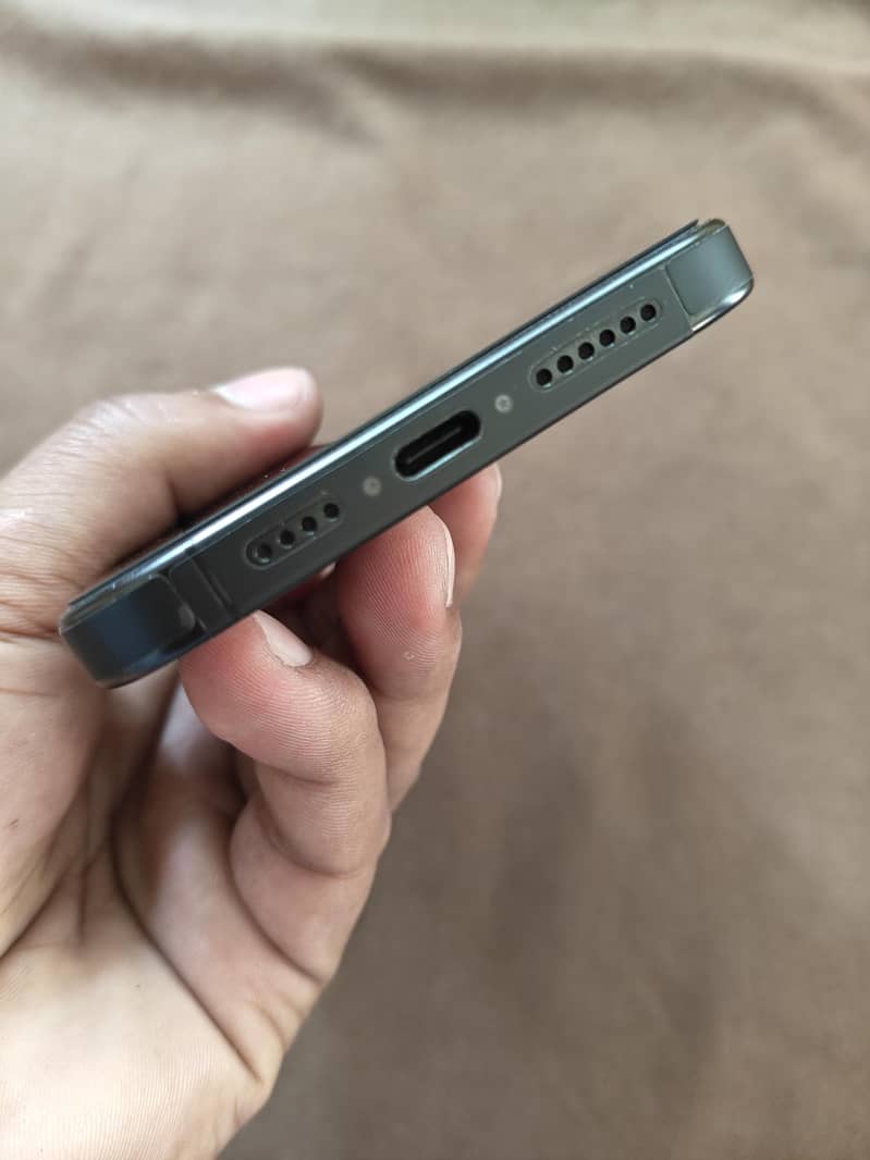 Apple iPhone 15 Pro Max 2