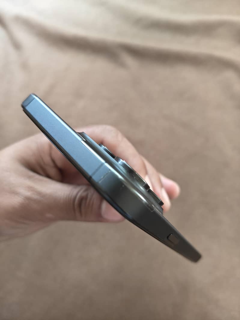 Apple iPhone 15 Pro Max 3