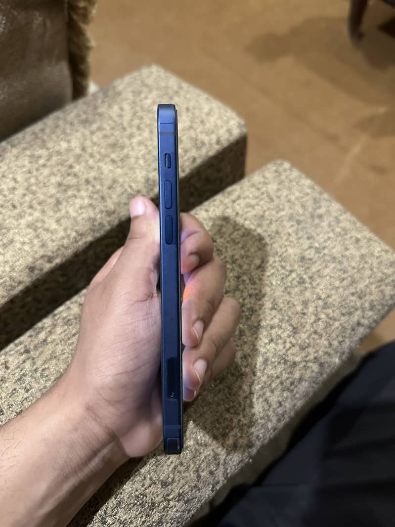 Apple iPhone 12 3