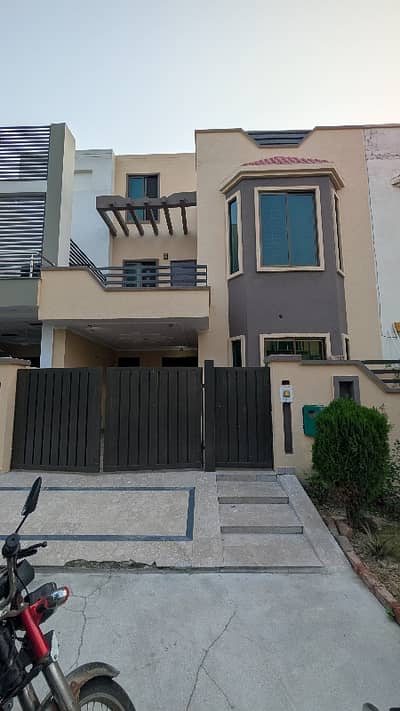 5 Used House for Sale On Hot location Bahria Nasheman LHR