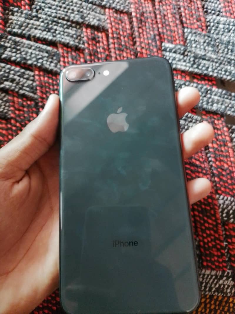 Apple iPhone 8 Plus 1