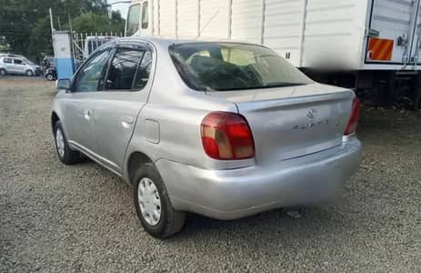 Toyota platz 2002