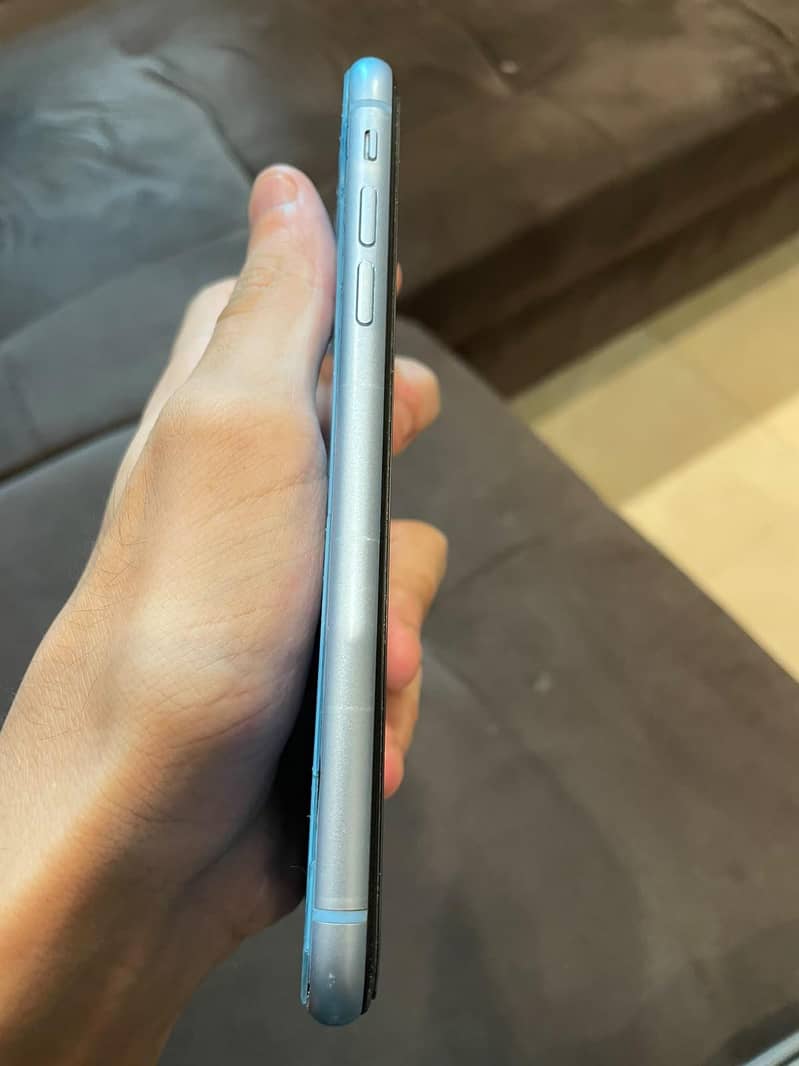 iPhone xr 4