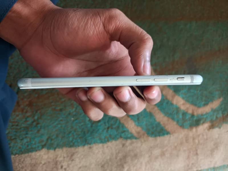 Apple iPhone 7 0
