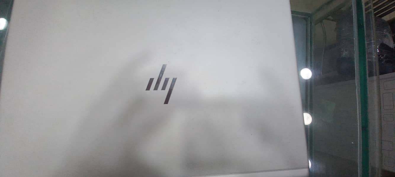 HP RYZEN 7 1