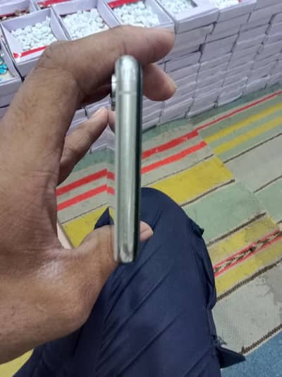 Apple iPhone XS Max 64gb back nechy se thori se break ha