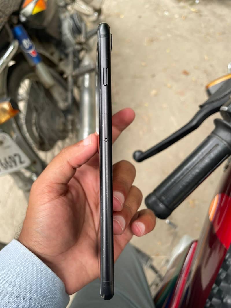 Apple iPhone 7 Plus 2