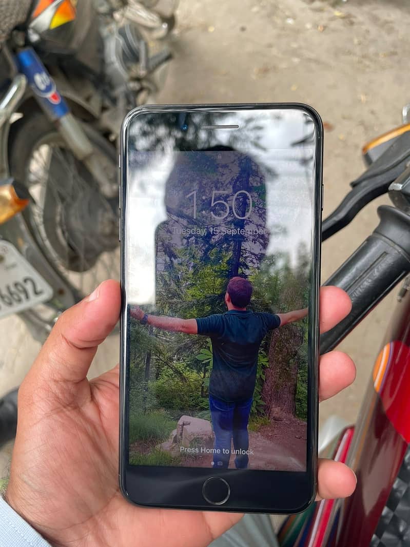 Apple iPhone 7 Plus 3
