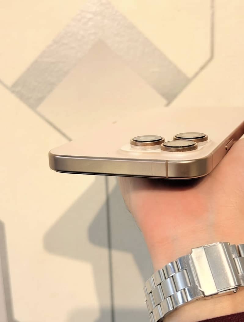Apple iPhone 16 Pro Max 5