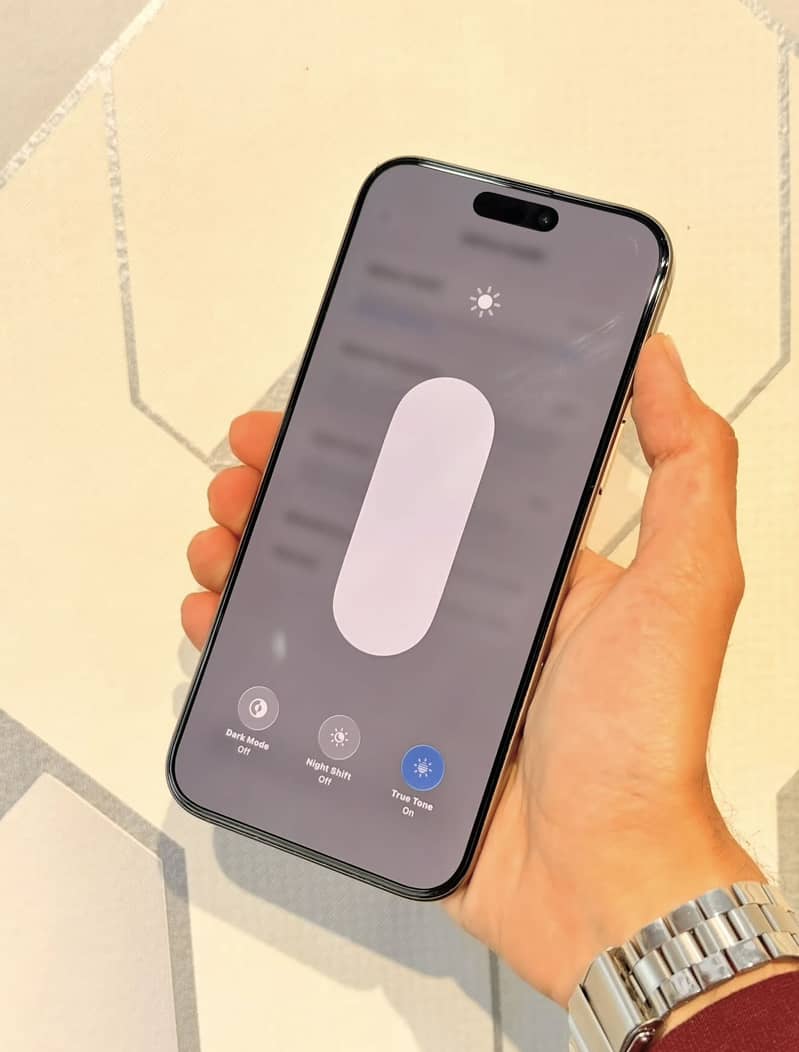 Apple iPhone 16 Pro Max 6