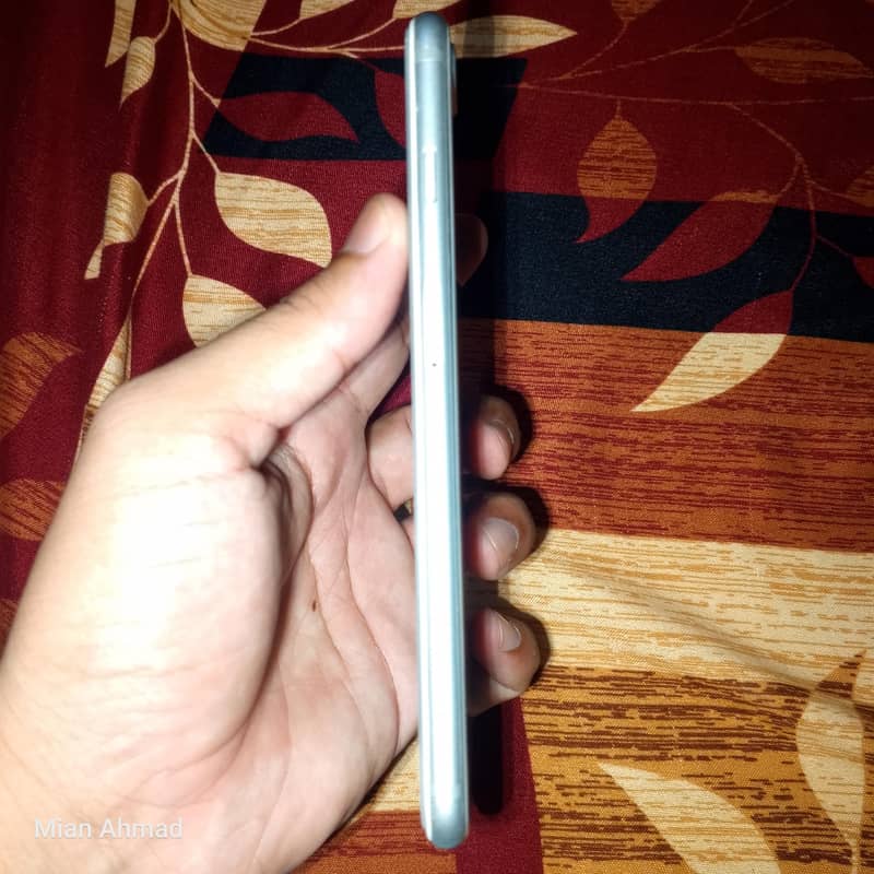 Apple iPhone 8 Plus 3