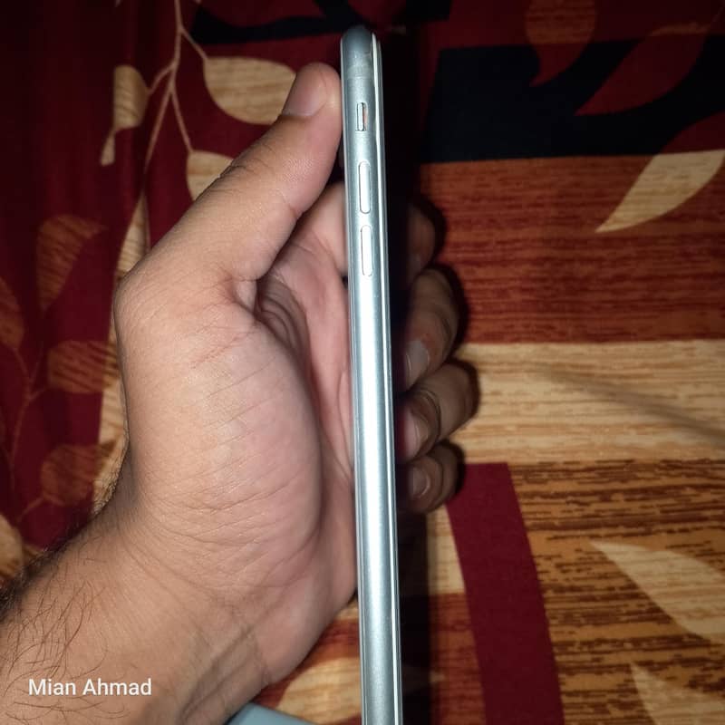 Apple iPhone 8 Plus 5