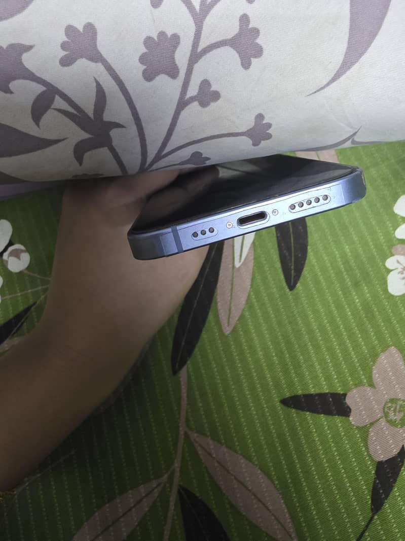 Apple iPhone 14 3