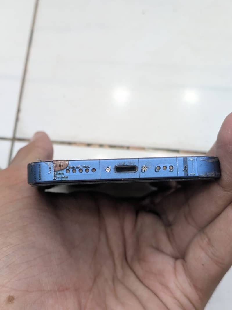 Apple iPhone 13 2